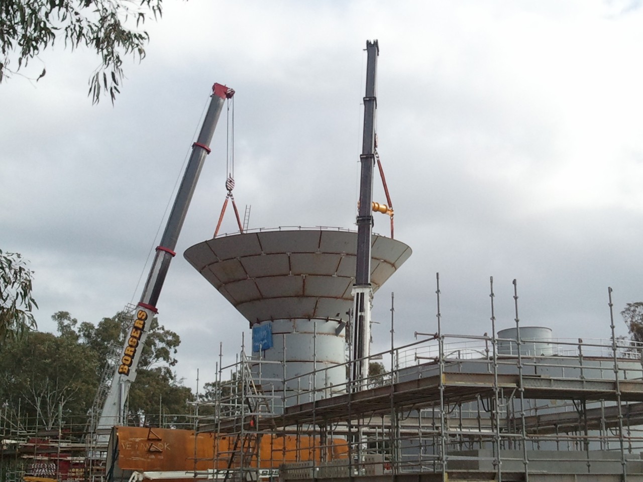 Building recycled water reservoir at Hoxton Park
